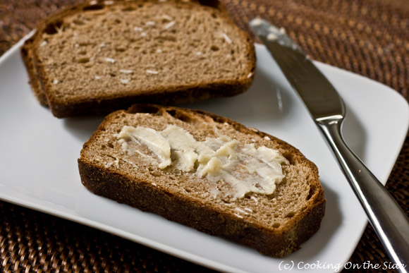 https://cookingontheside.com/wp-content/uploads/2010/01/Honey_Oatmeal_Bread-slice-580.jpg